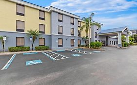 Days Inn & Suites By Wyndham Lakeland