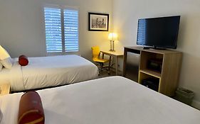 Days Inn & Suites By Wyndham Lakeland